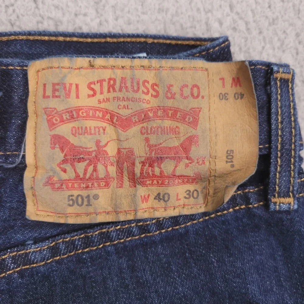 LEVIS 501 Jeans Mens Size 40x30 Classic Fit Straight Button Fly Dark Wash Denim